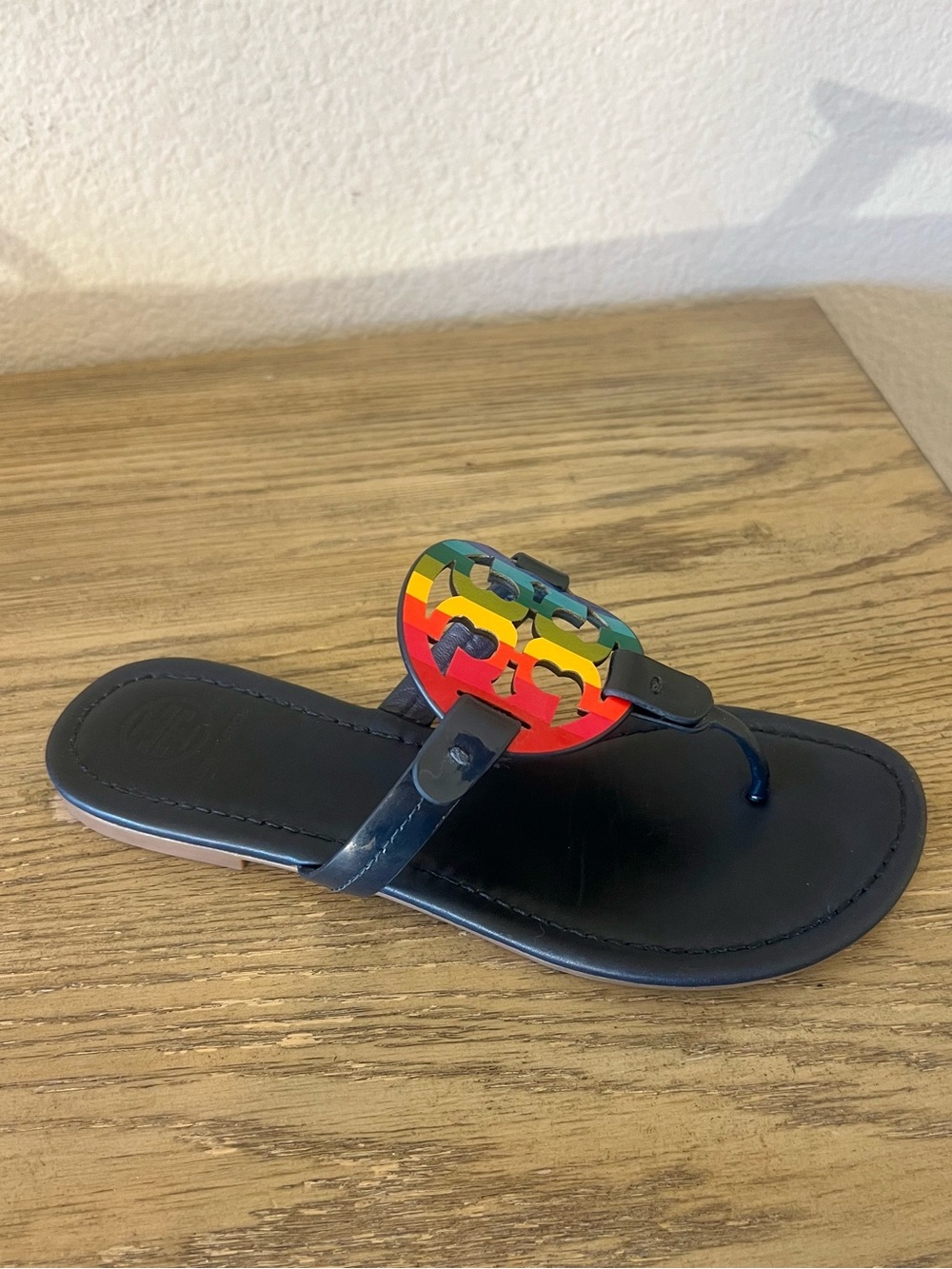 Tory Burch Miller patent leather rainbow navy leather thong sandals sz 7 - Picture 4 of 11